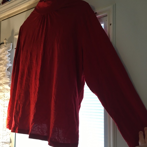 Red turtle neck - Picture 3 of 8